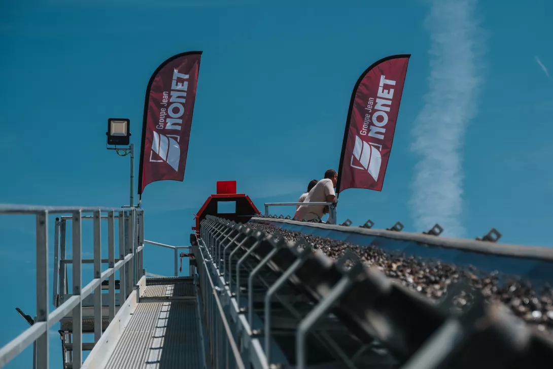 groupe-jean-nonet-drapeaux-inauguration centrale beton 2025.jpg