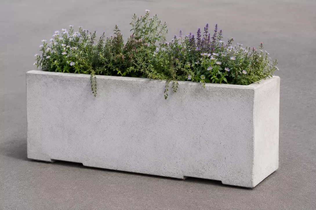 beton_prefabrique_bac_fleurs_chicane_ia.png