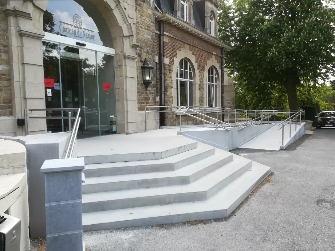 beton_prefabrique_escalier_chateau_de_namur.jpg